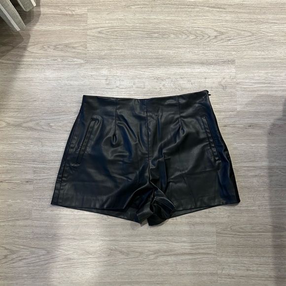 Zara Black Faux Leather High Waist Shorts Size XL - Picture 2 of 5